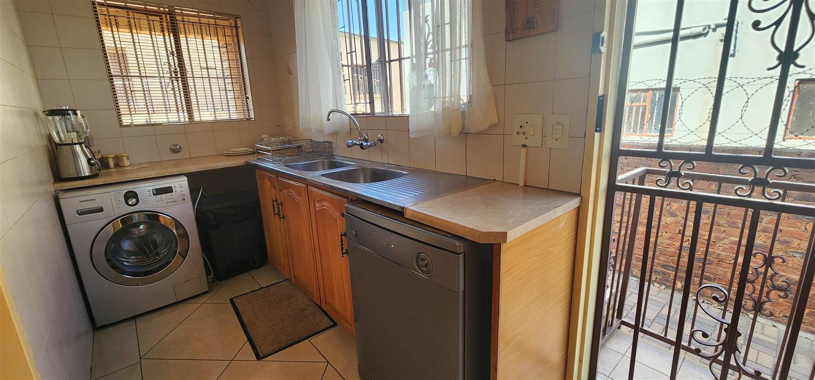 4 Bed House in Laudium photo number 28