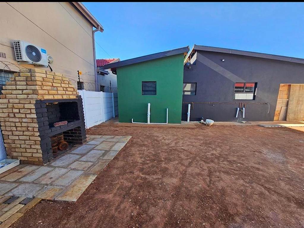 3 Bed House in Lenasia photo number 20