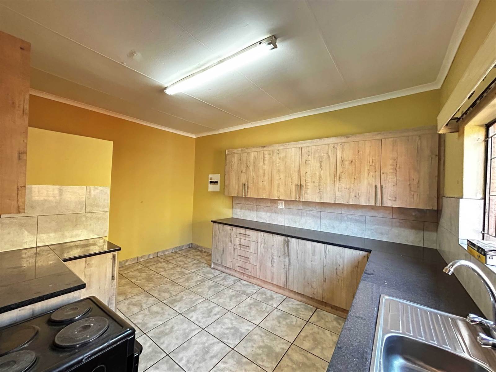 3 Bed Townhouse in Mokopane photo number 5