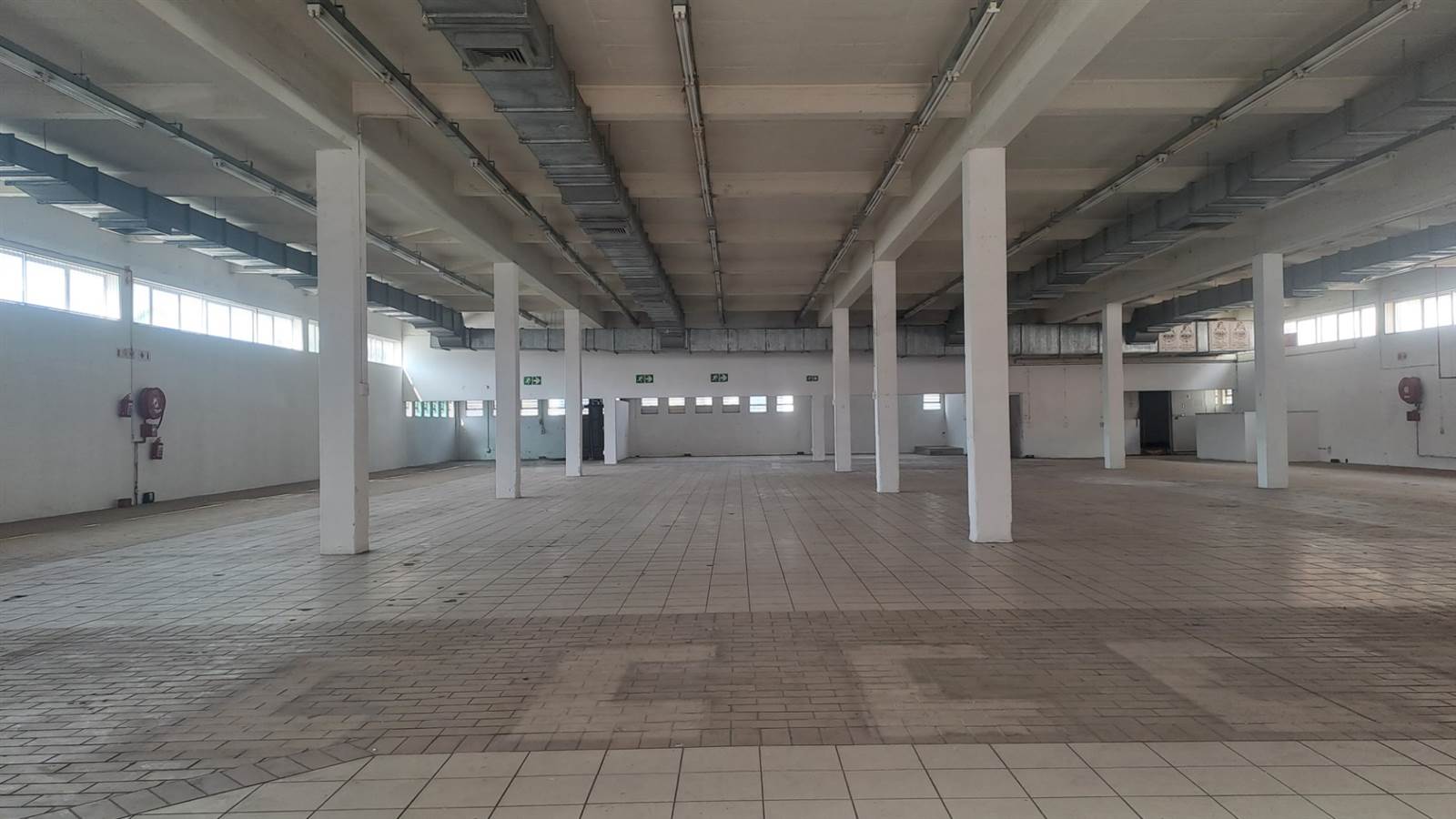 54  m² Retail Space in Pinetown Central photo number 2