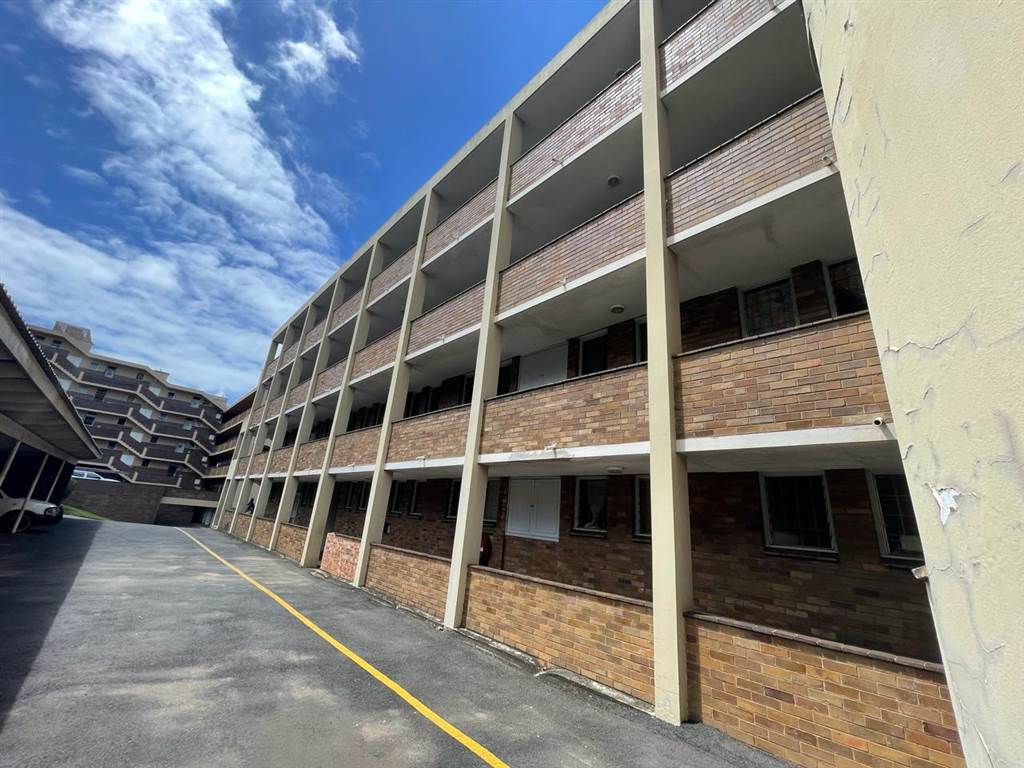 1 Bed Apartment in Empangeni Central photo number 13