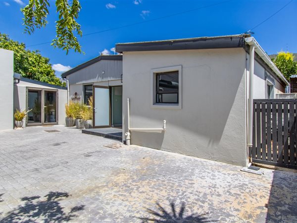 2 Bedroom Flat 2 Bedroom Flat