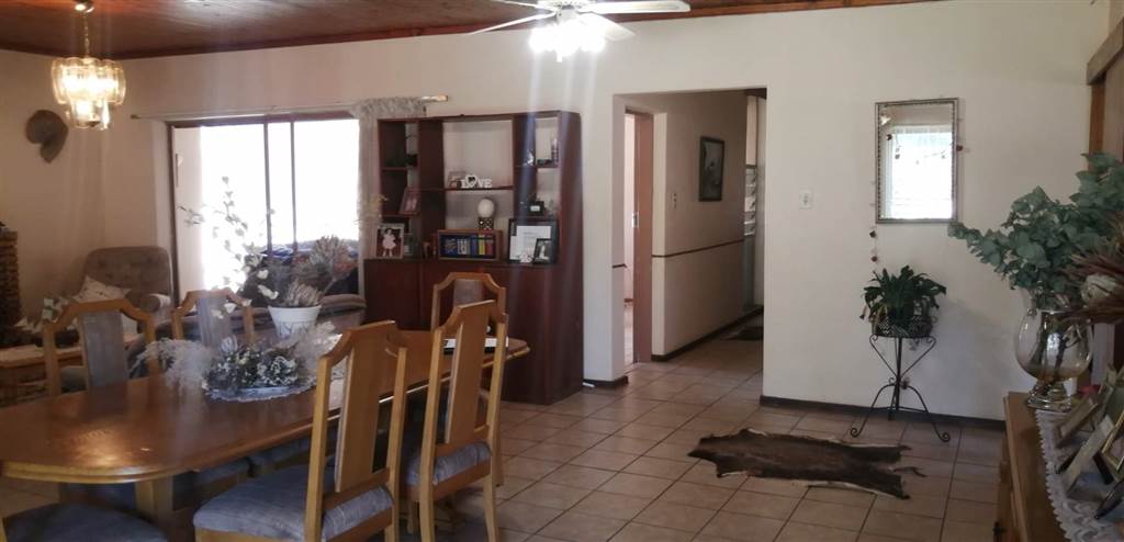 4 Bed House in Sinoville photo number 12