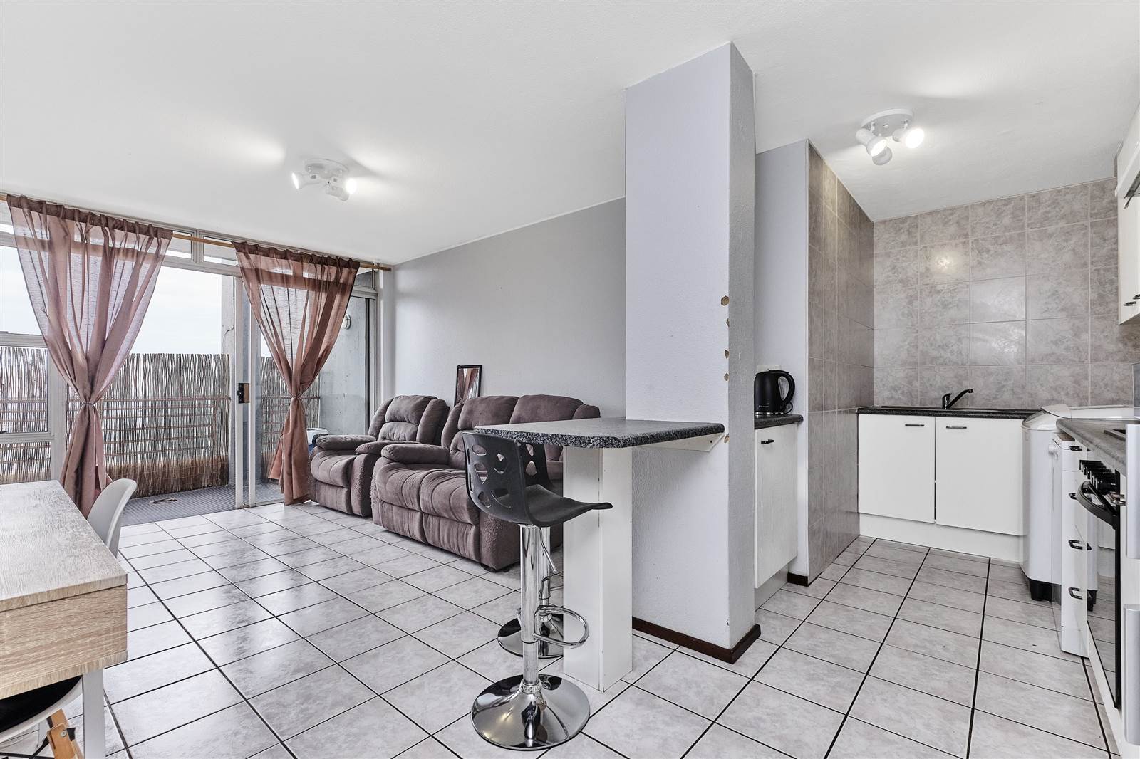 1 Bed Apartment in Northcliff photo number 4