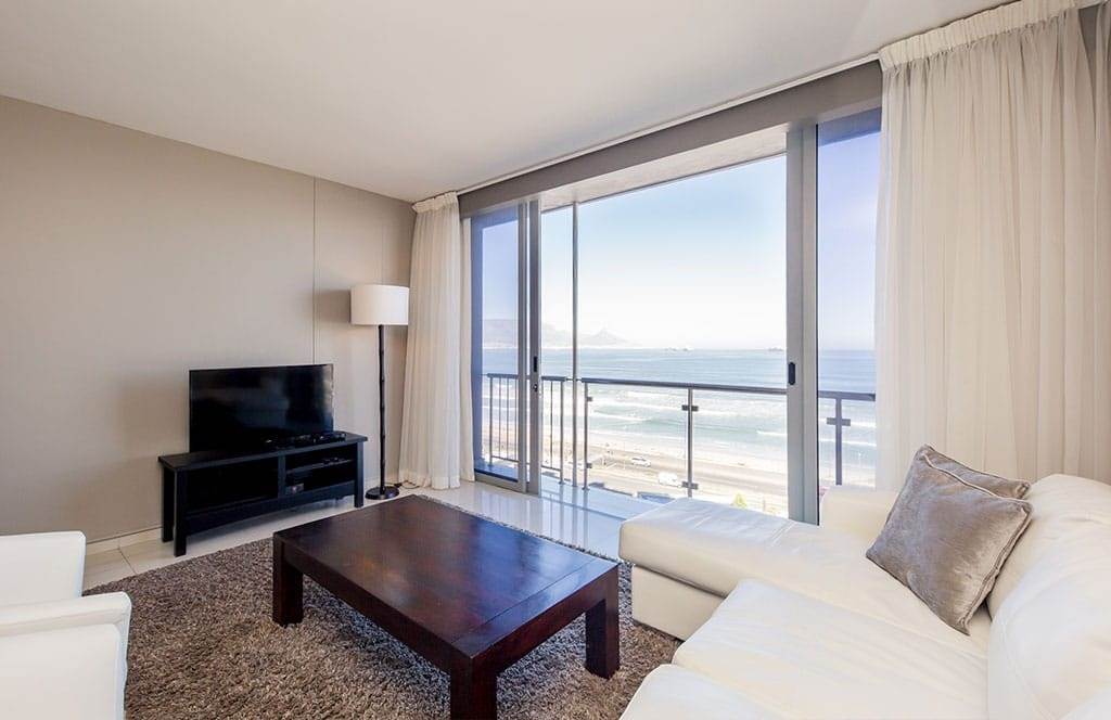 1 Bed Apartment in Bloubergstrand photo number 3
