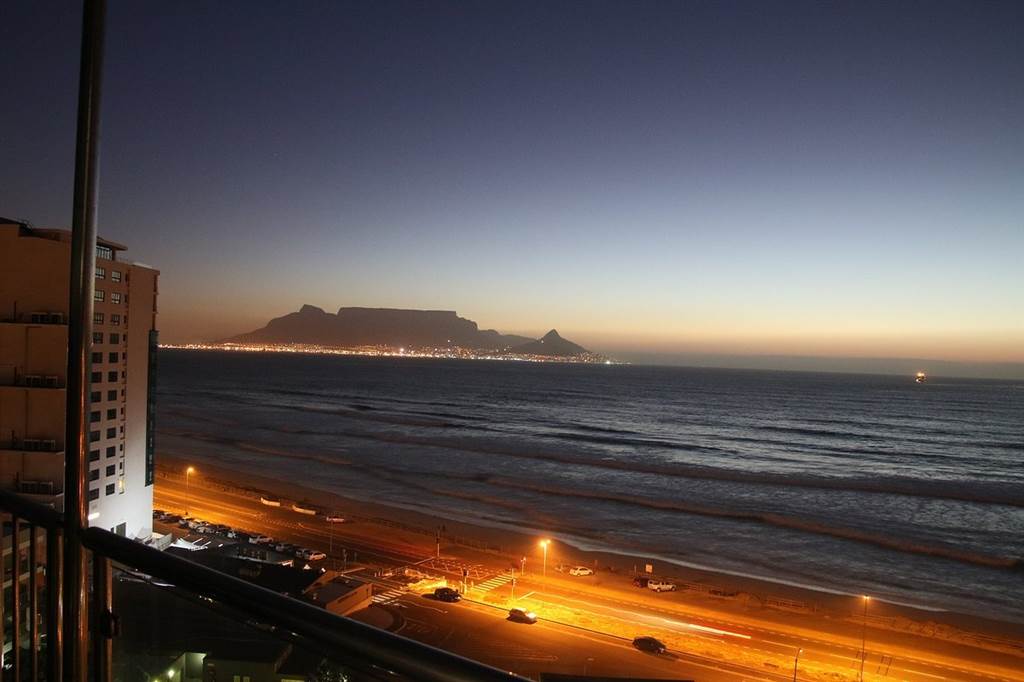 1 Bed Apartment in Bloubergstrand photo number 18