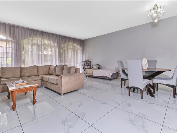 3 Bedroom Townhouse 3 Bedroom Townhouse