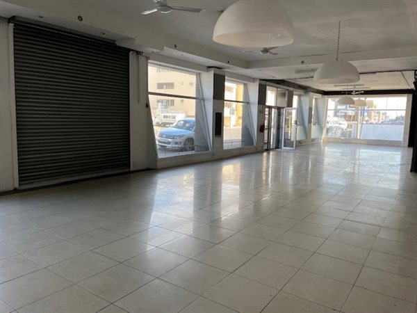 943  m² Retail Space
