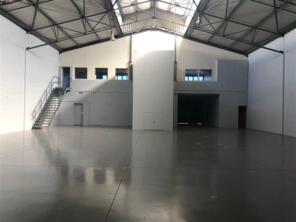 648  m² Industrial space in Halfway House