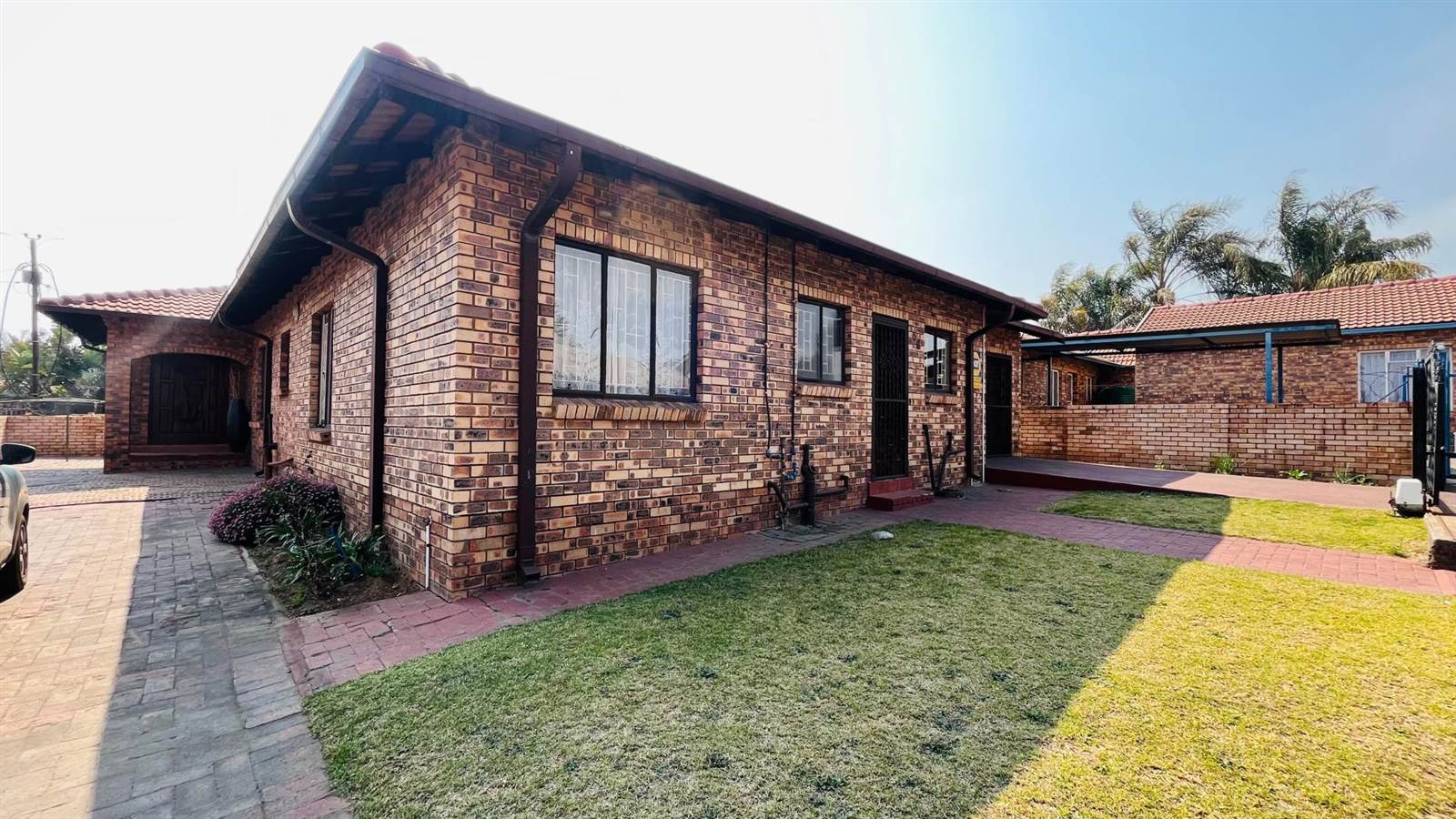 3 Bed Townhouse in Witbank Central photo number 4