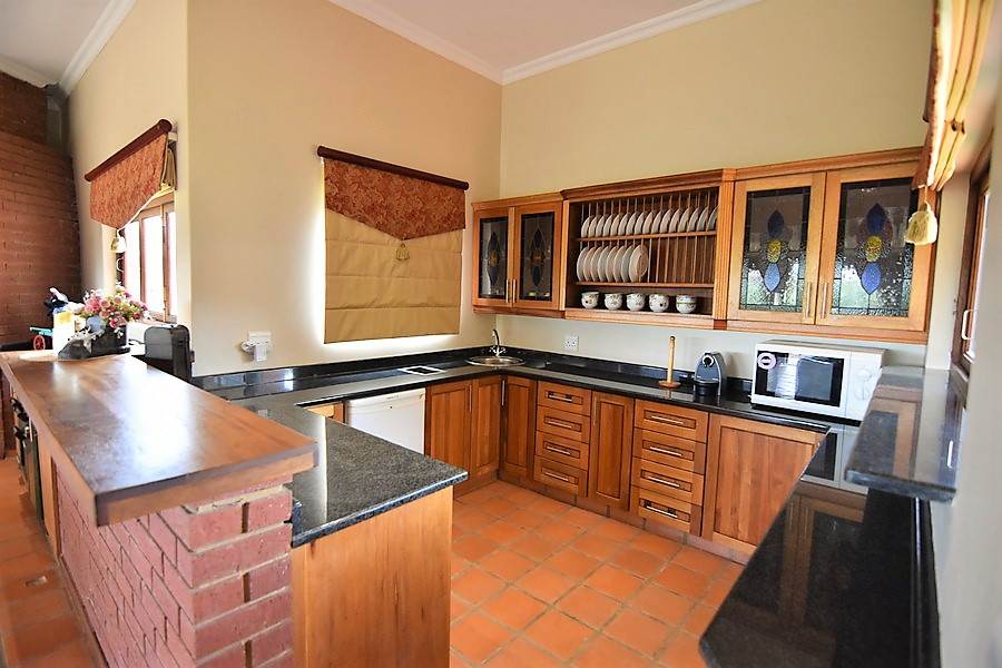 6 Bed House in Mooikloof Equestrian Estate photo number 7