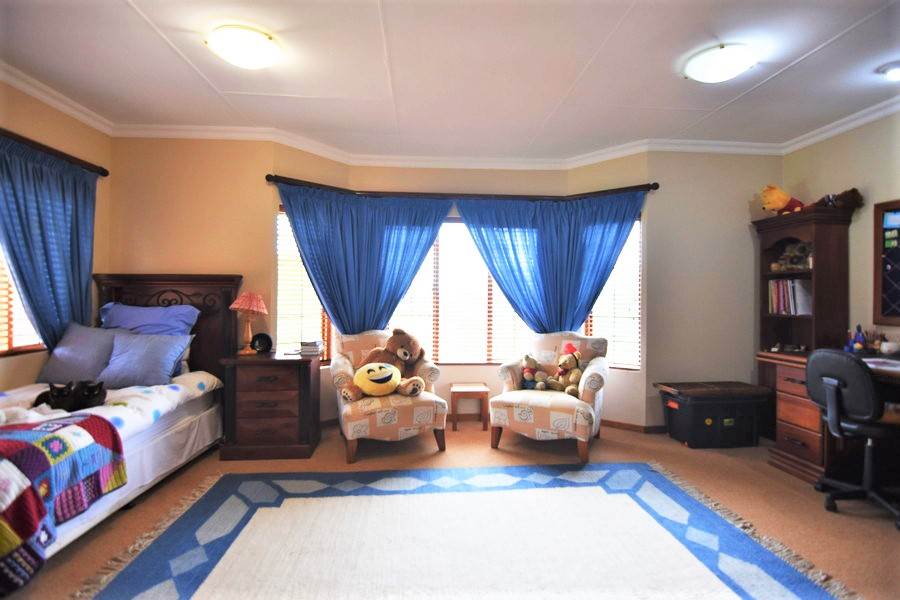 6 Bed House in Mooikloof Equestrian Estate photo number 24