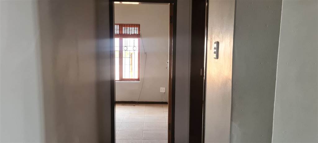 202  m² Office Space in Potchefstroom Central photo number 12