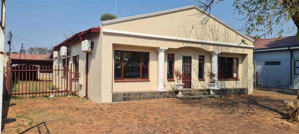 202  m² Office Space in Potchefstroom Central photo number 3