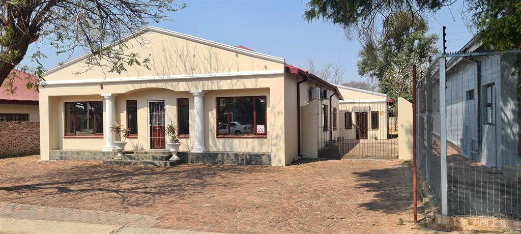 202  m² Office Space in Potchefstroom Central photo number 2