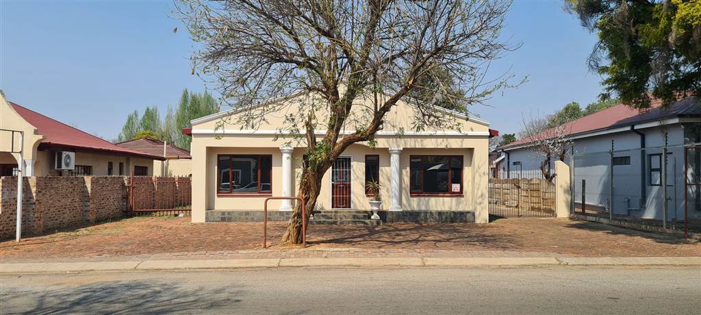 202  m² Office Space in Potchefstroom Central photo number 1