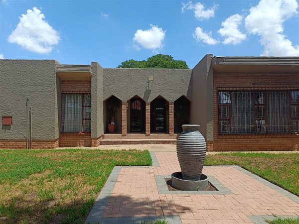 4 Bedroom House 4 Bedroom House