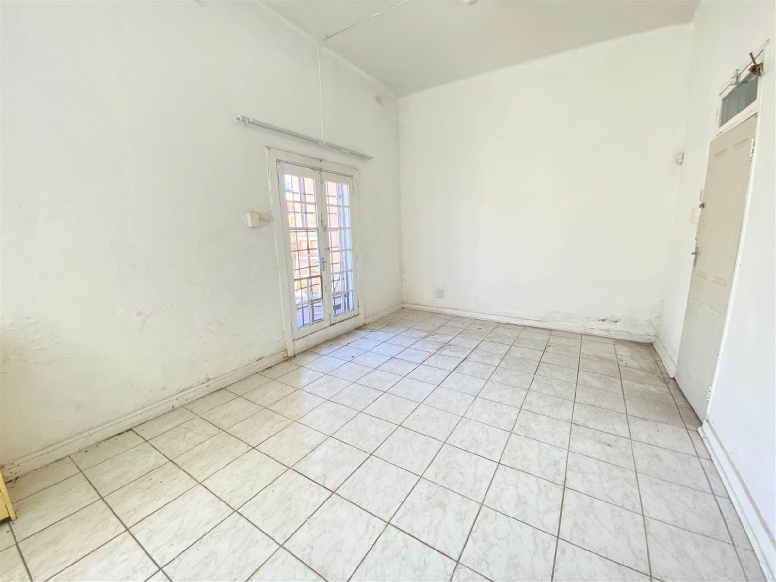 1 Bed Apartment in Southernwood photo number 4