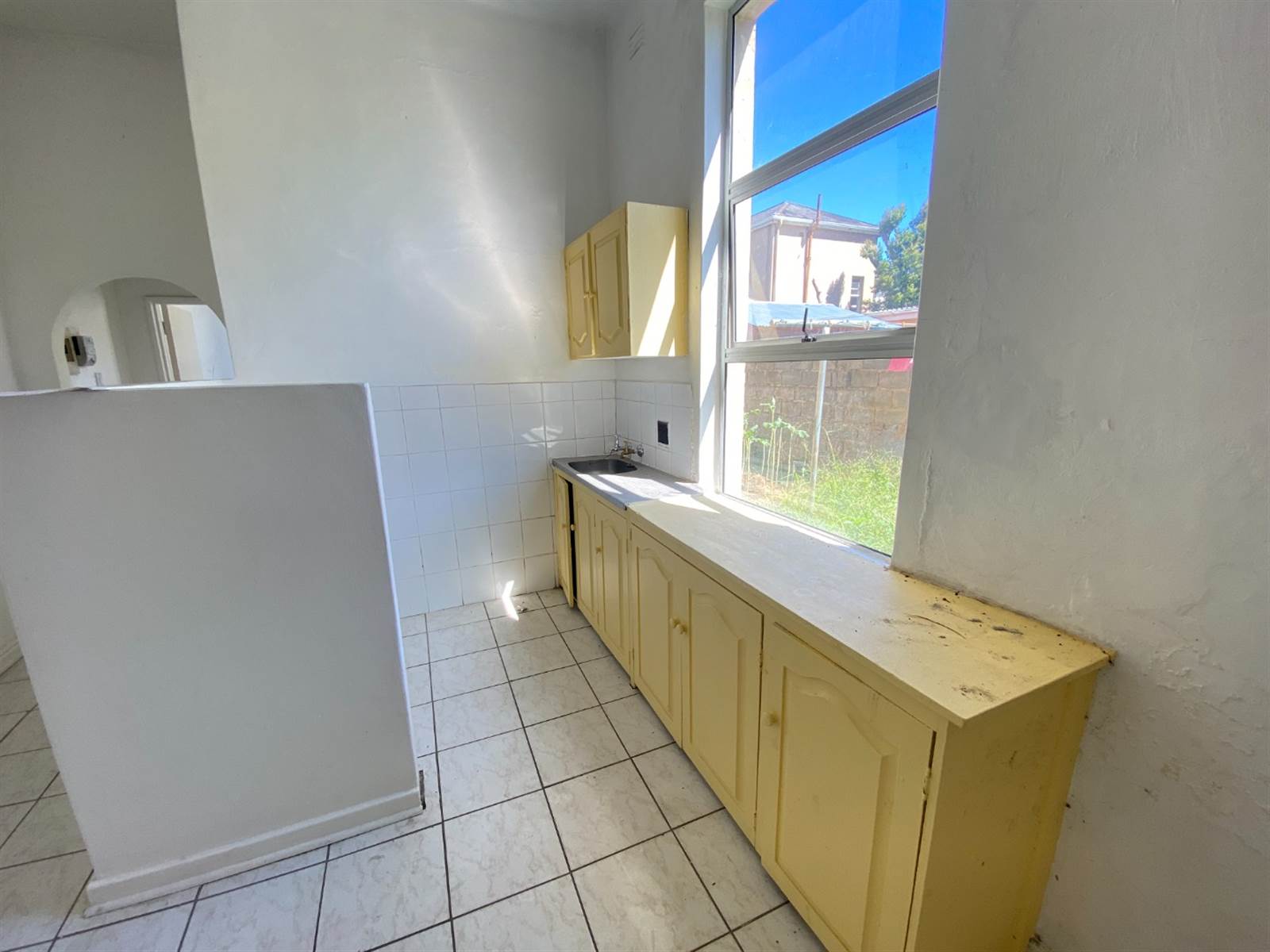 1 Bed Apartment in Southernwood photo number 2