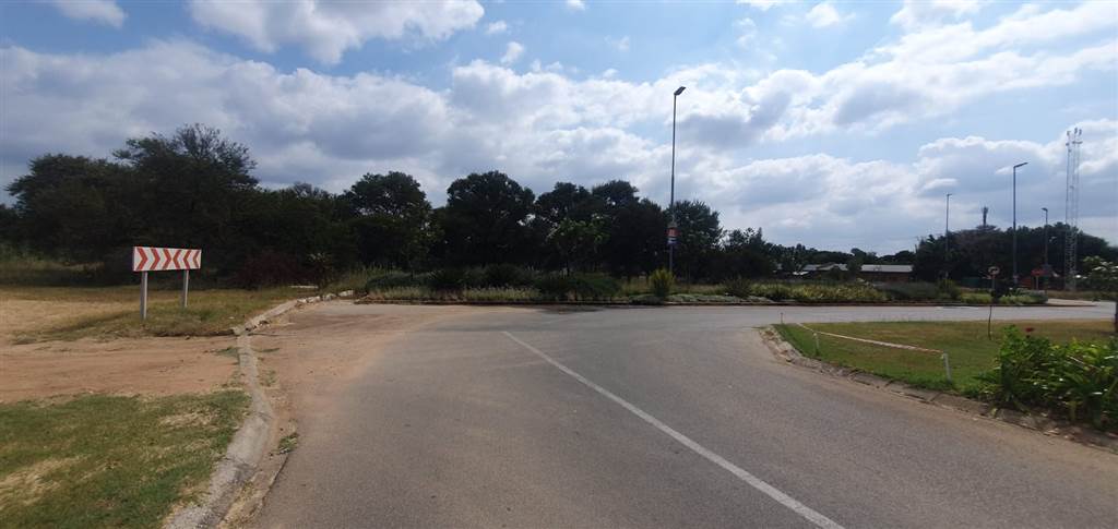 1058 m² Land available in Flora Park photo number 14