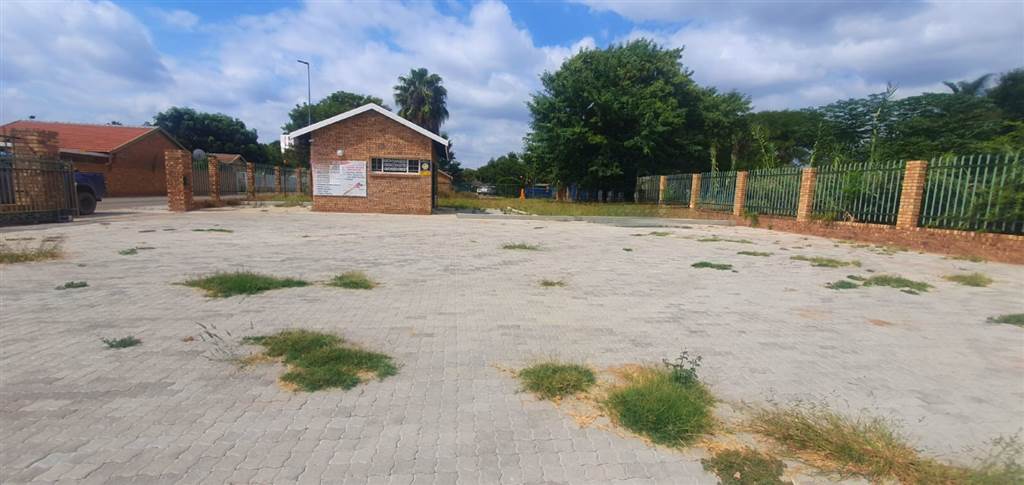 1058 m² Land available in Flora Park photo number 10