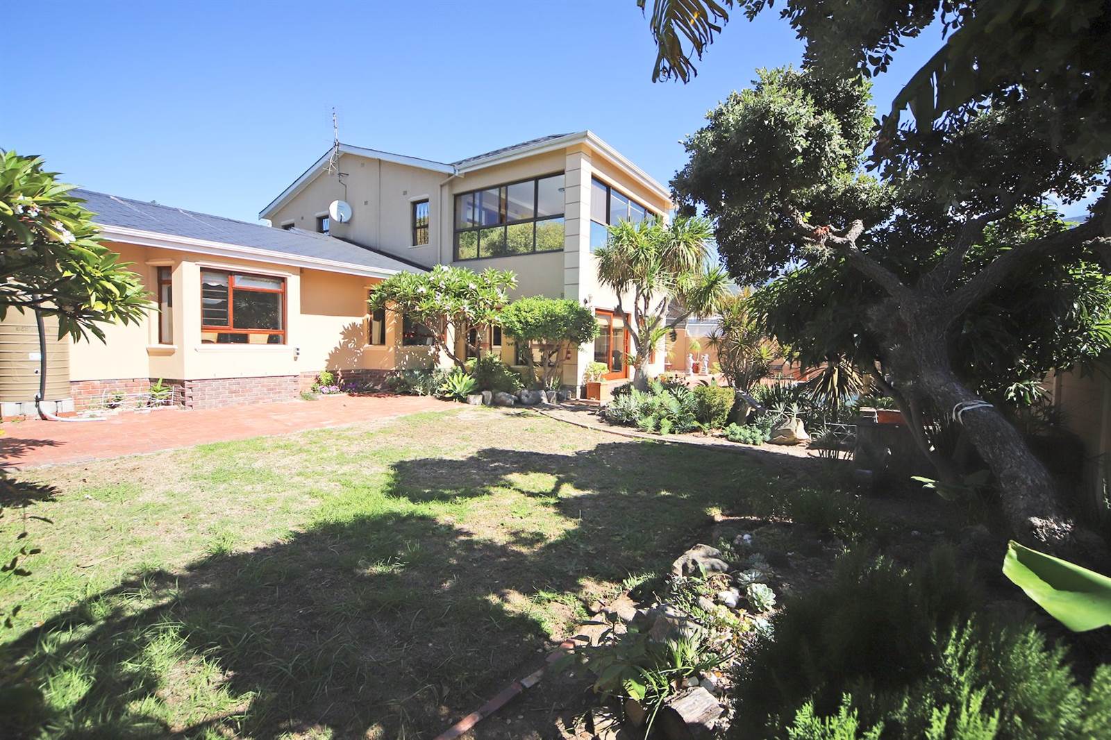 5 Bed House in Wynberg photo number 2