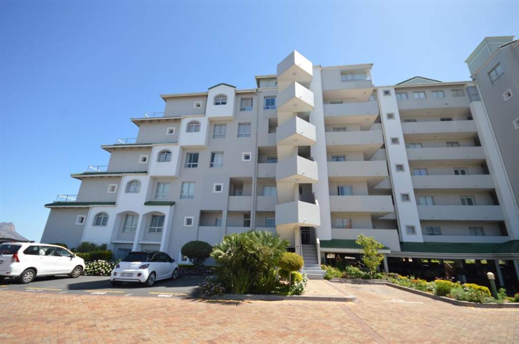 4 Bed Apartment in Greenways Golf Estate photo number 20