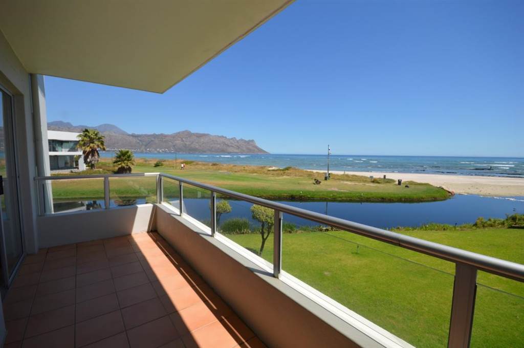 4 Bed Apartment in Greenways Golf Estate photo number 5