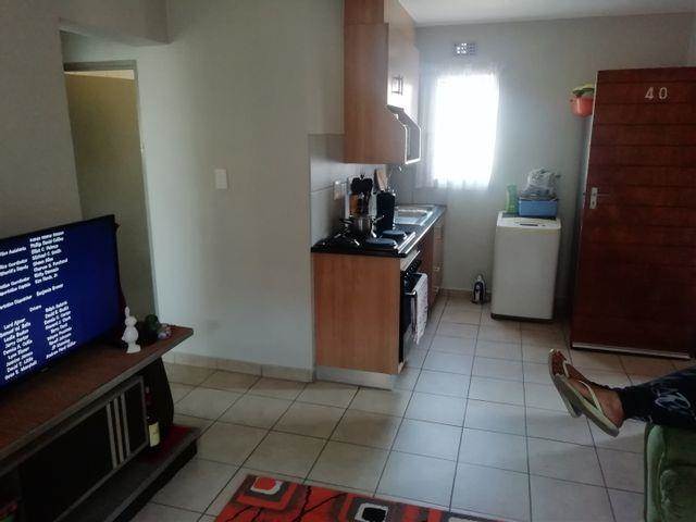 2 Bed Townhouse in Glenvista photo number 8
