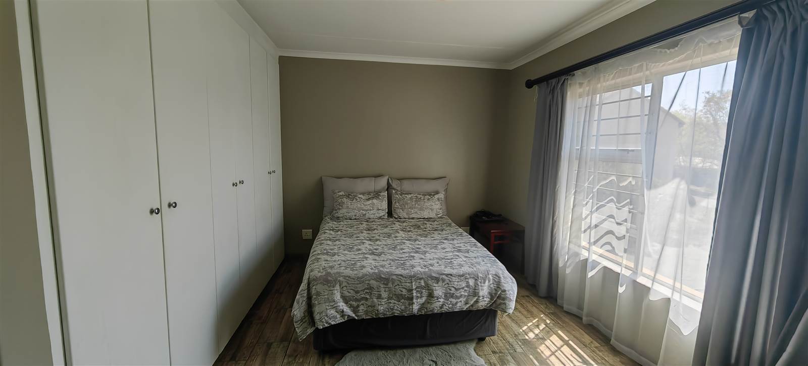 2 Bed Apartment in Hazeldean (Silverlakes Surroundings) photo number 14