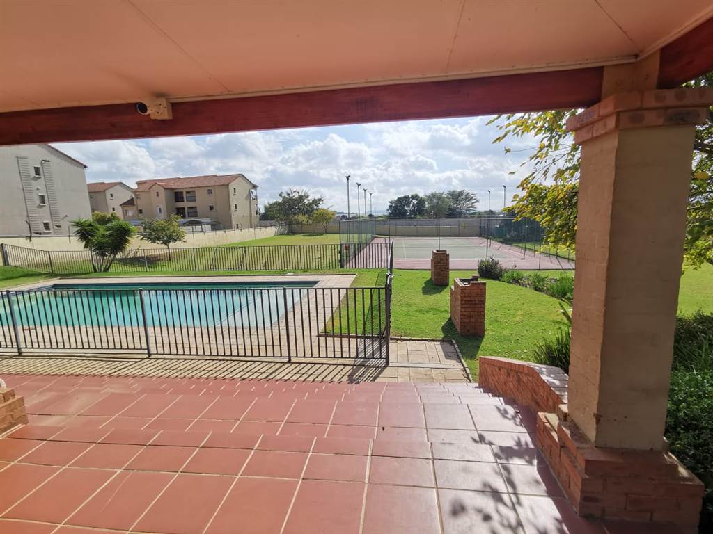2 Bed Apartment in Hazeldean (Silverlakes Surroundings) photo number 19