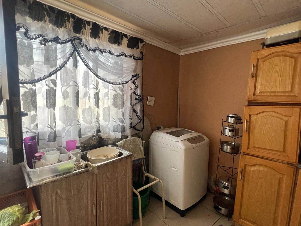 3 Bed House in Uitenhage Central photo number 10
