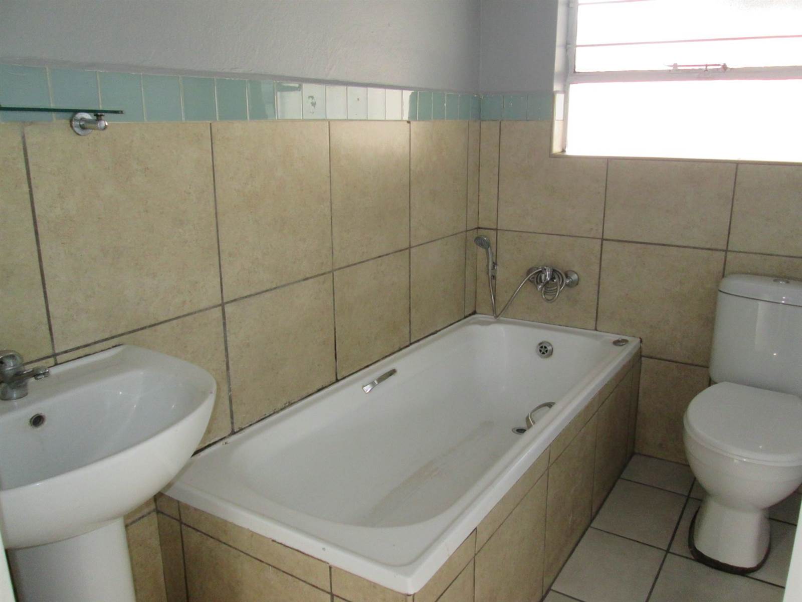 2 Bed Townhouse in Brenthurst photo number 10