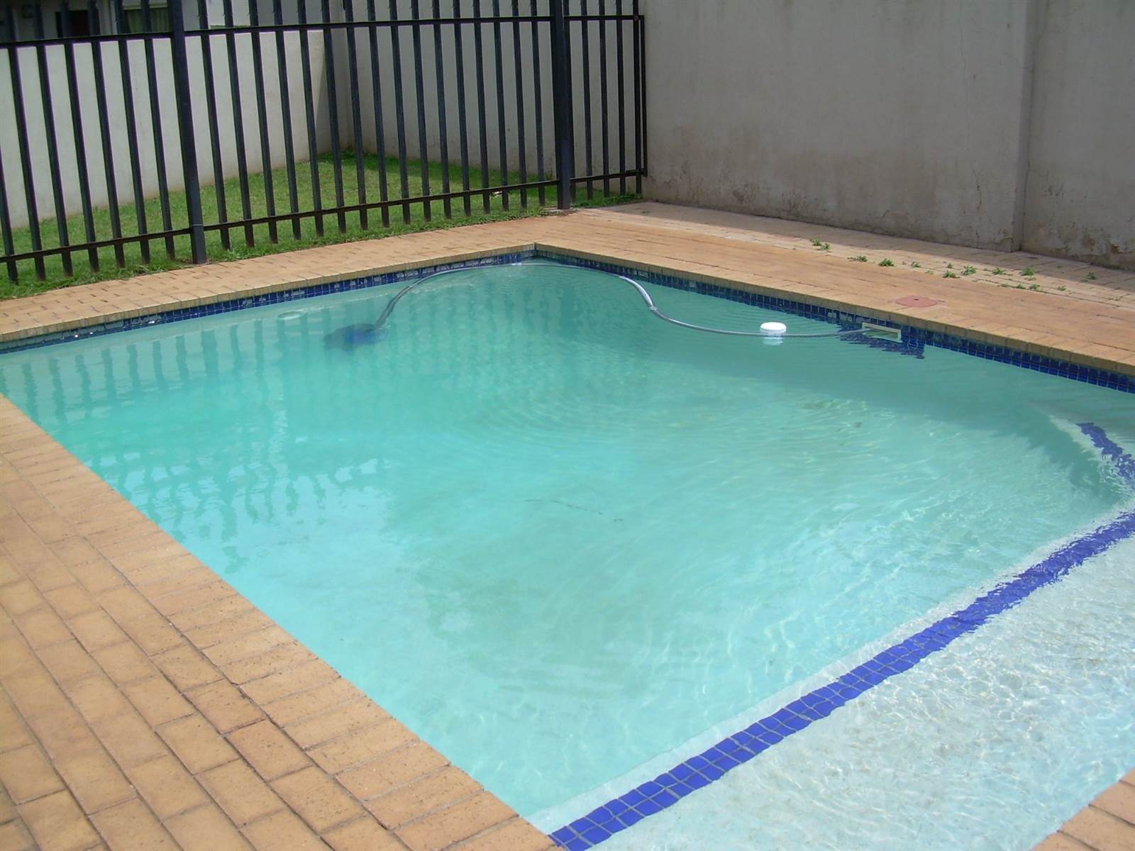 2 Bed Townhouse in Brenthurst photo number 17