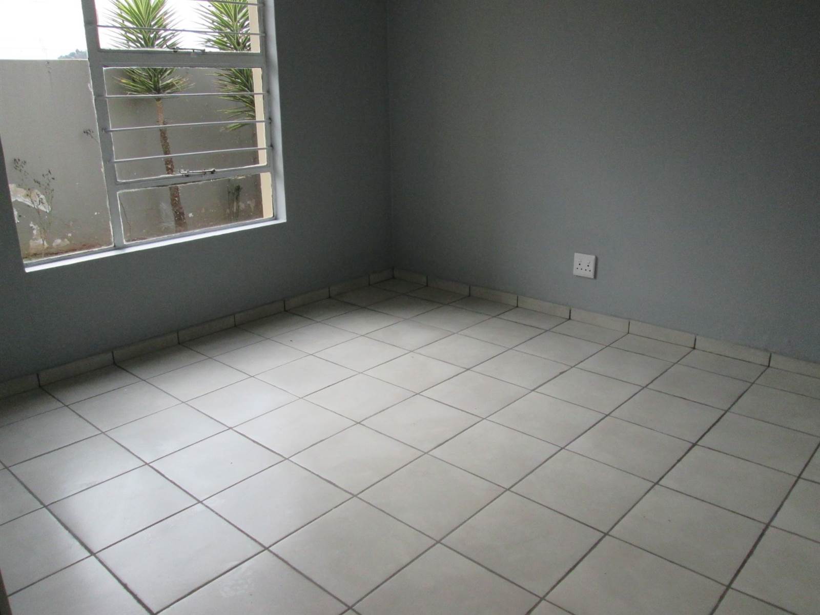 2 Bed Townhouse in Brenthurst photo number 6