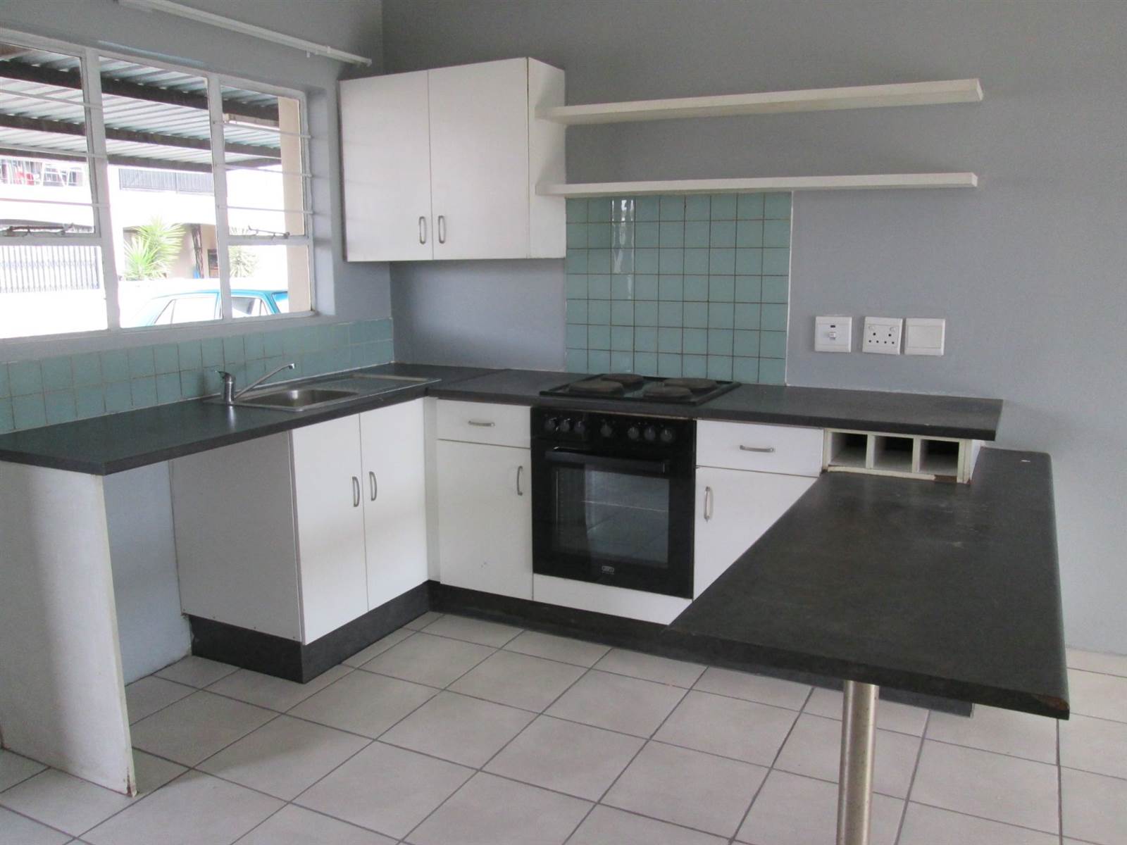 2 Bed Townhouse in Brenthurst photo number 2