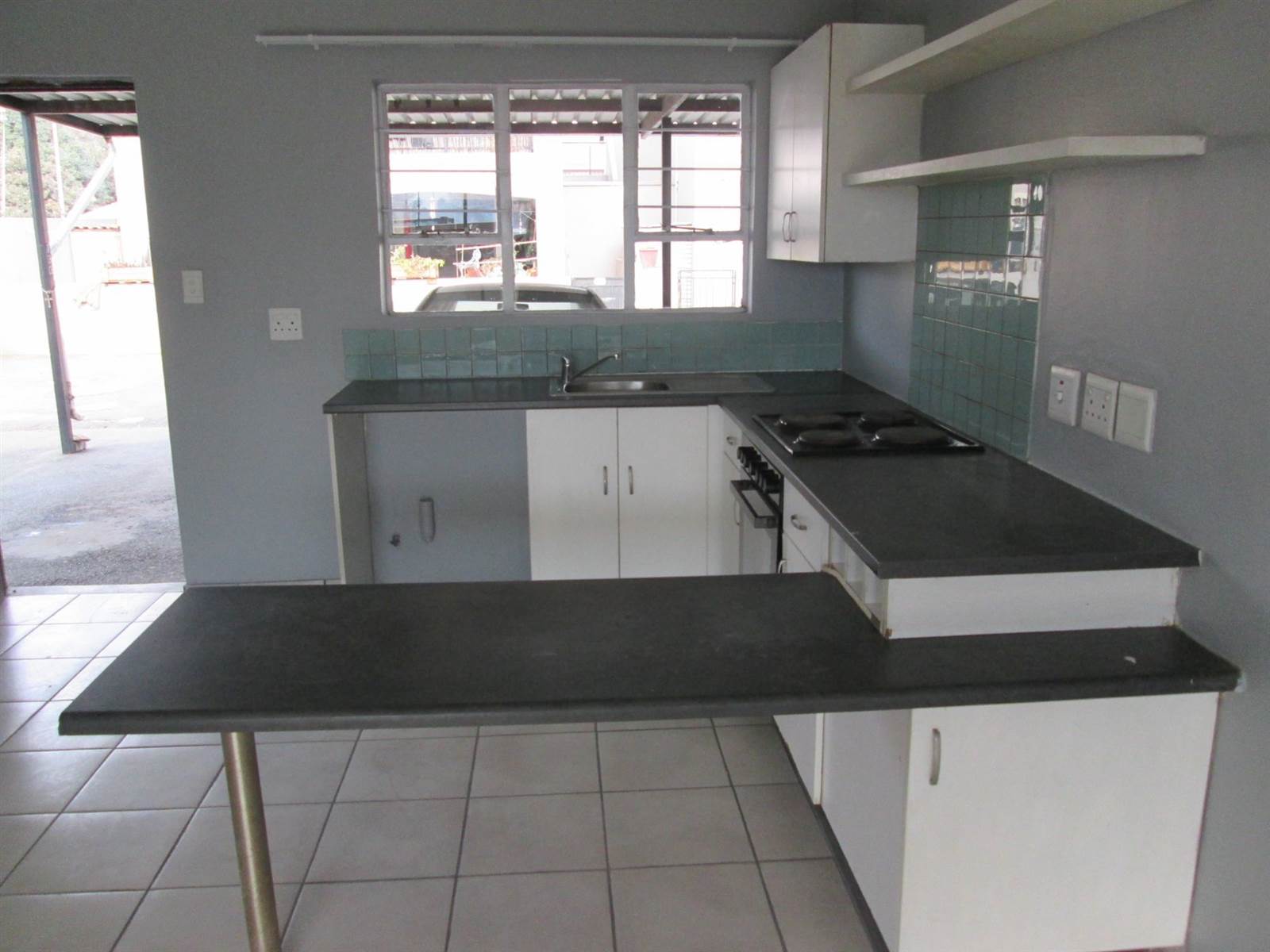 2 Bed Townhouse in Brenthurst photo number 3