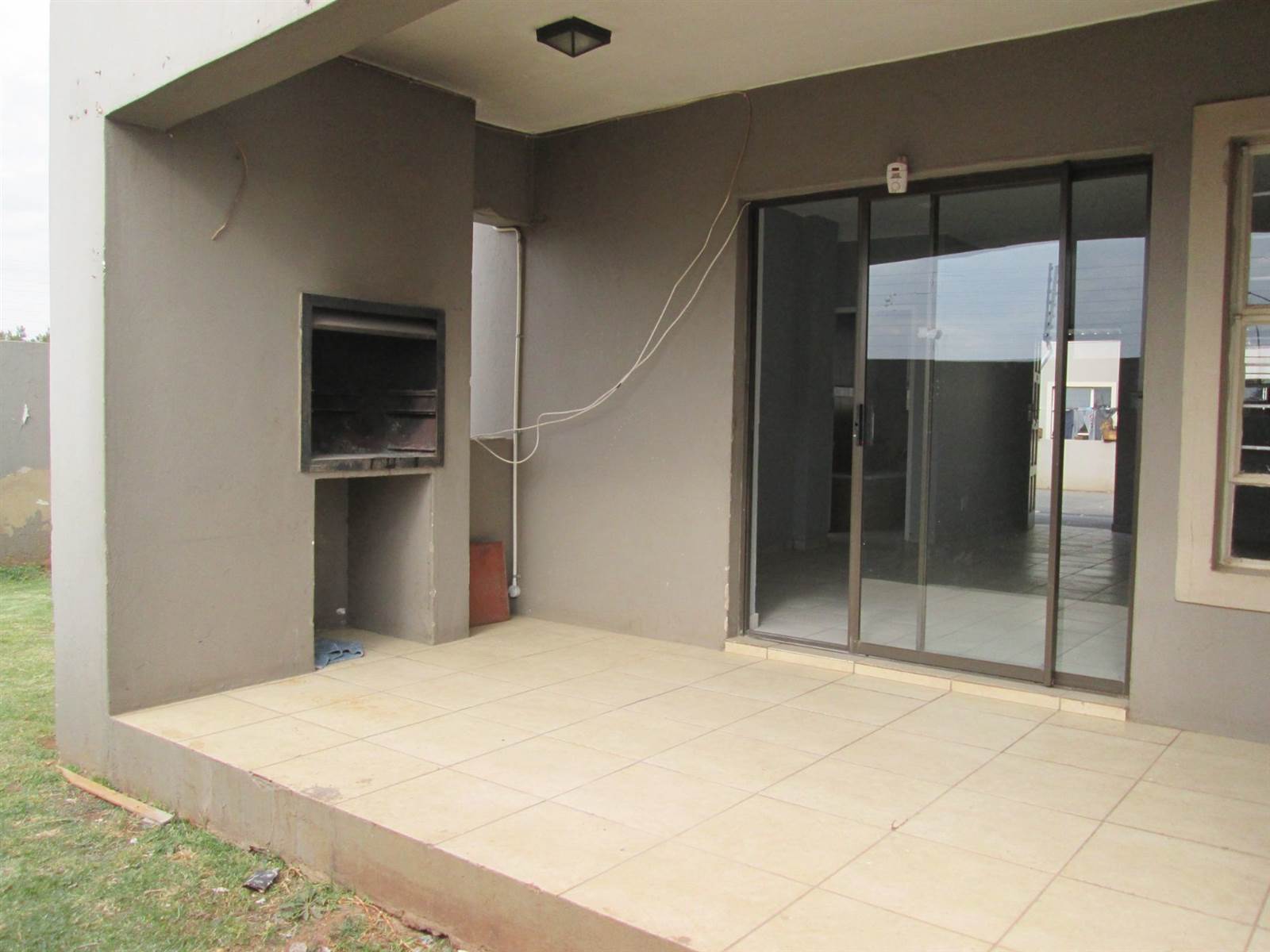 2 Bed Townhouse in Brenthurst photo number 11