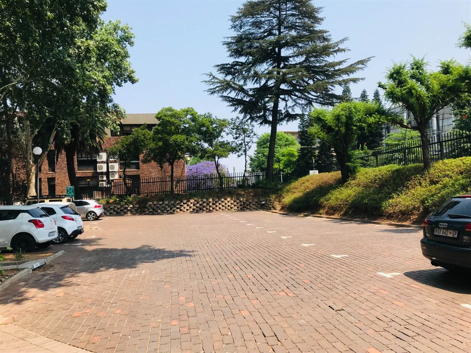 168  m² Office Space in Parktown photo number 14