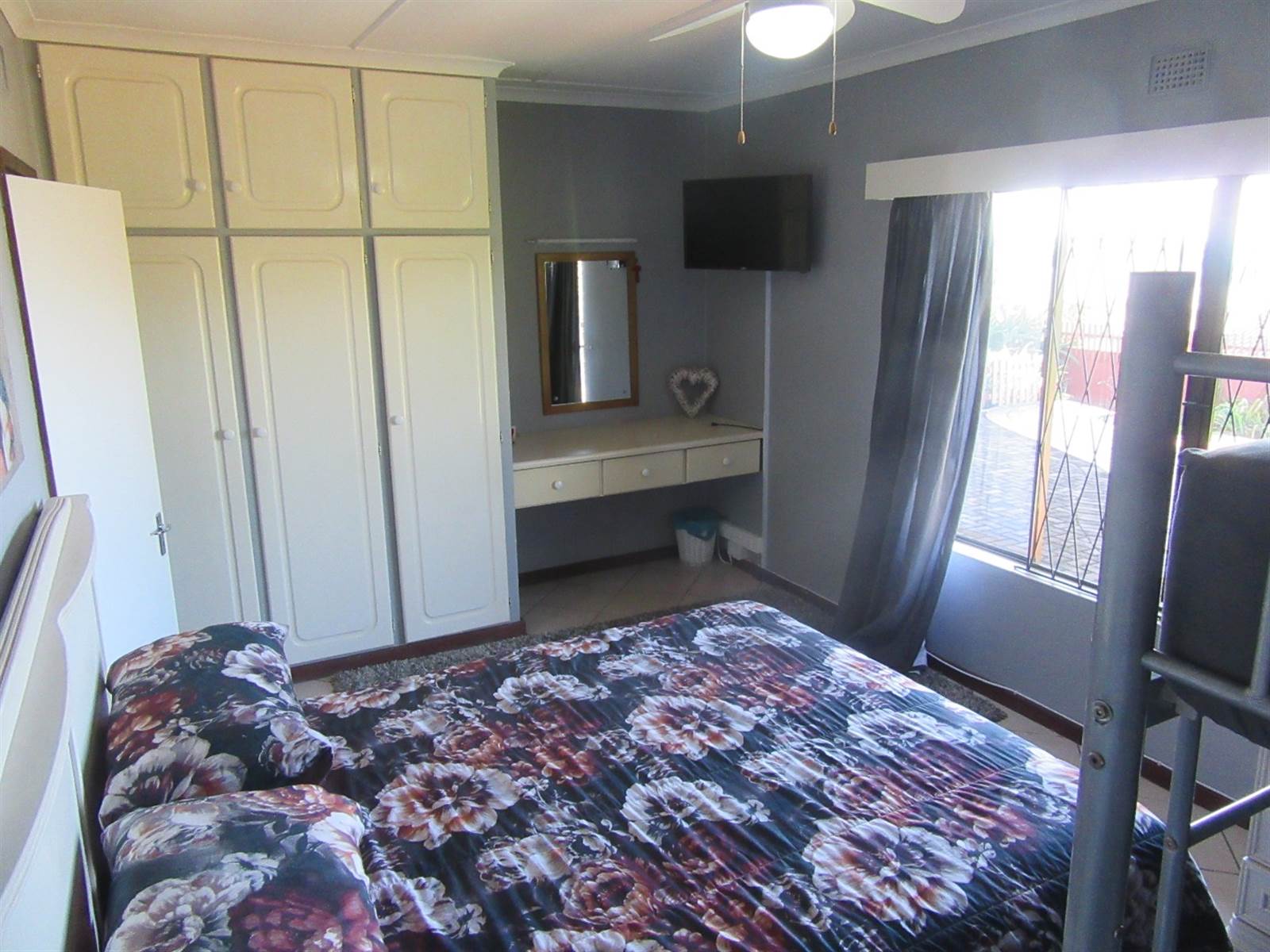 5 Bed Townhouse in Scottburgh Central photo number 17