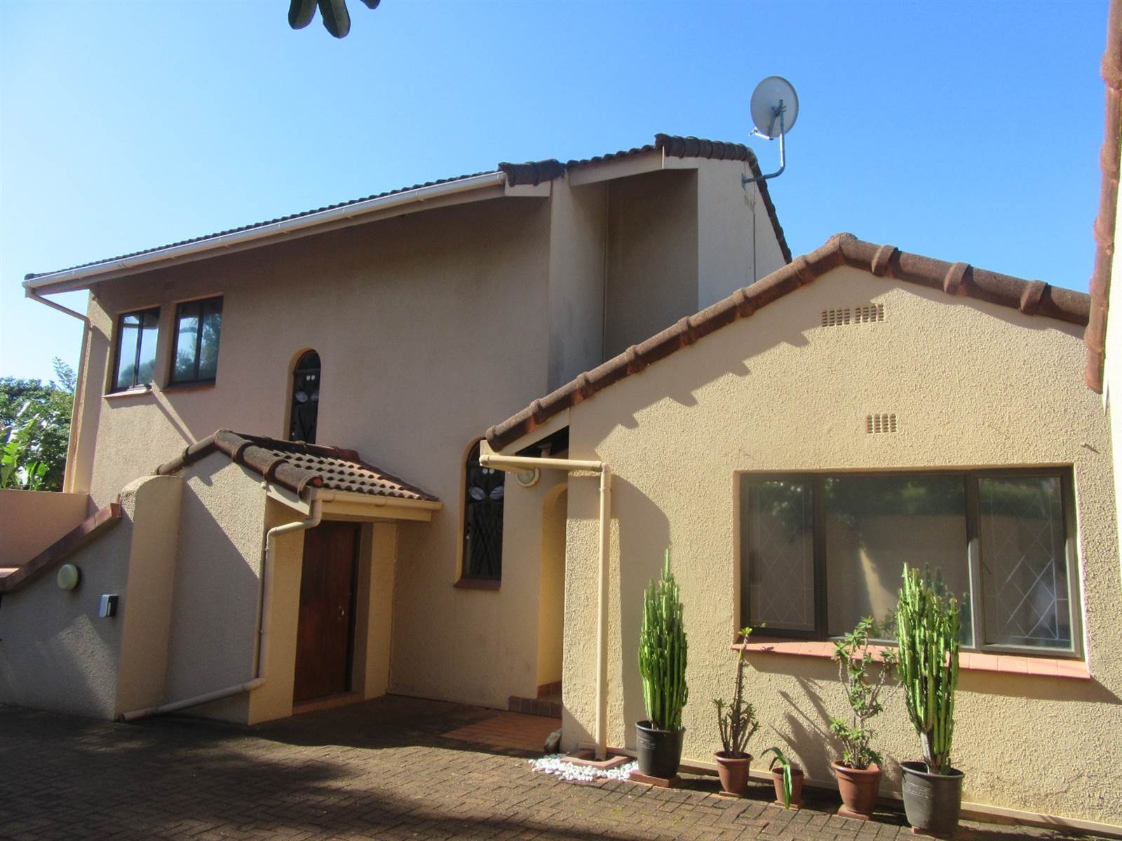 5 Bed Townhouse in Scottburgh Central photo number 1