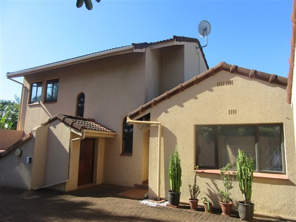 5 Bed Townhouse in Scottburgh Central