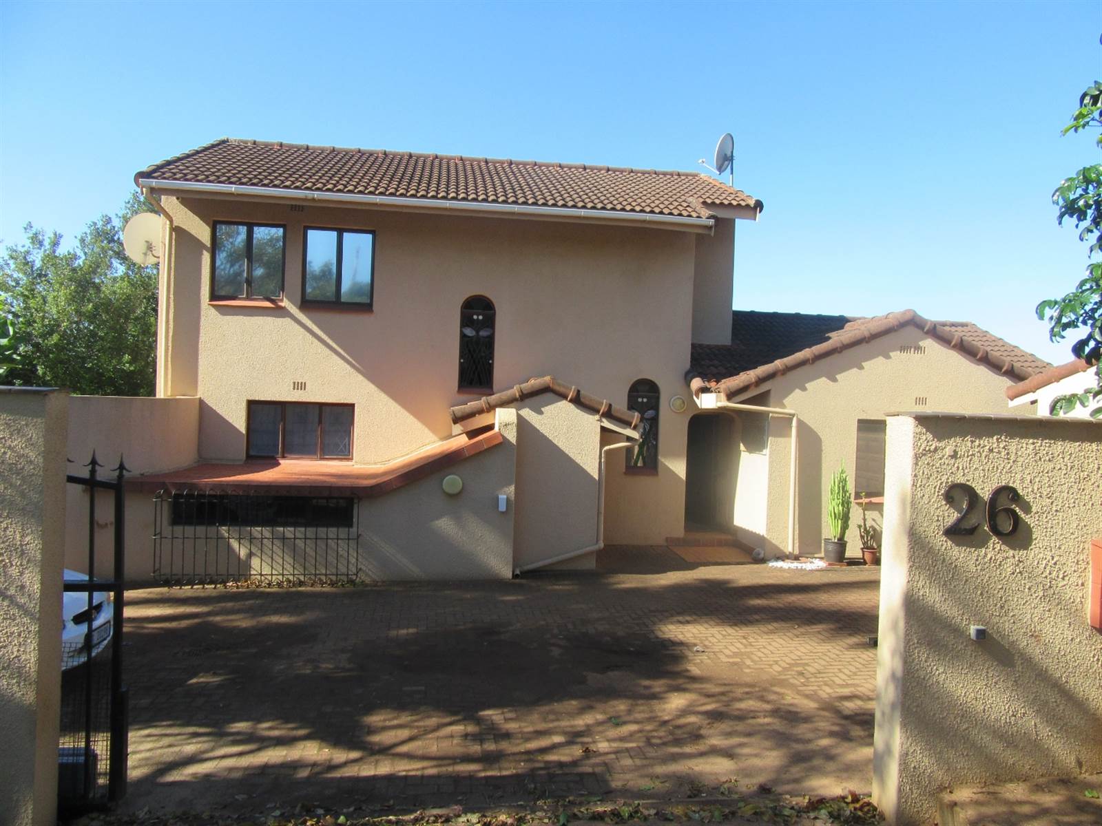 5 Bed Townhouse in Scottburgh Central photo number 2