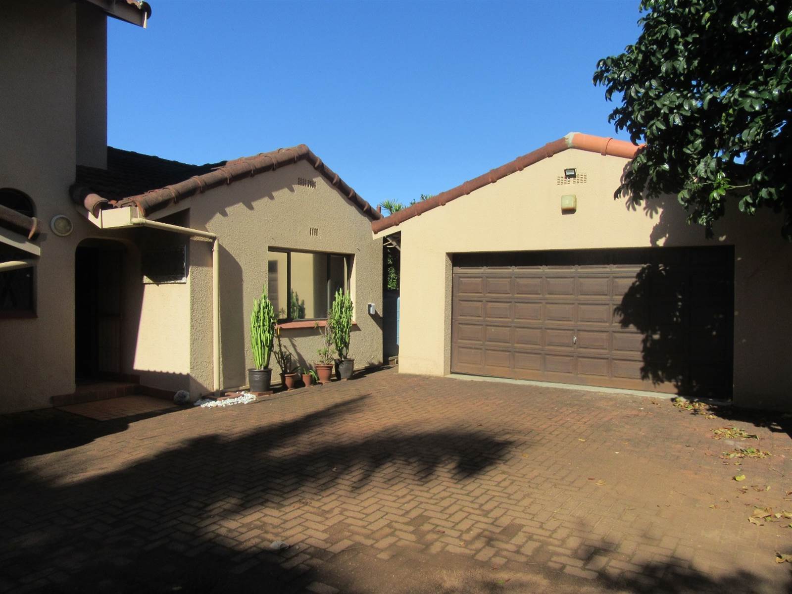 5 Bed Townhouse in Scottburgh Central photo number 4