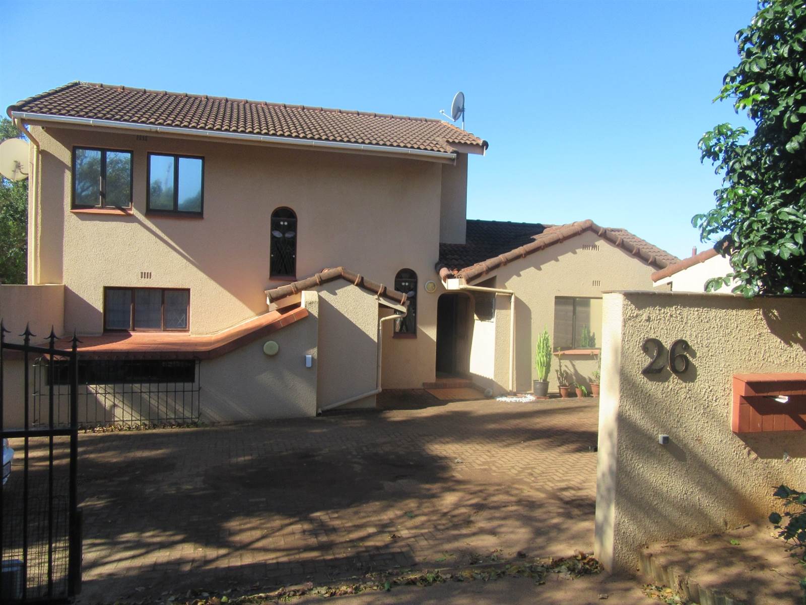 5 Bed Townhouse in Scottburgh Central photo number 5