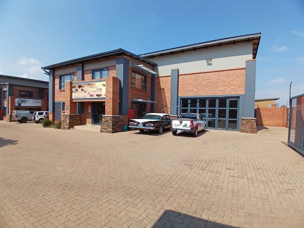 670  m² Industrial space in Middelburg Central photo number 1
