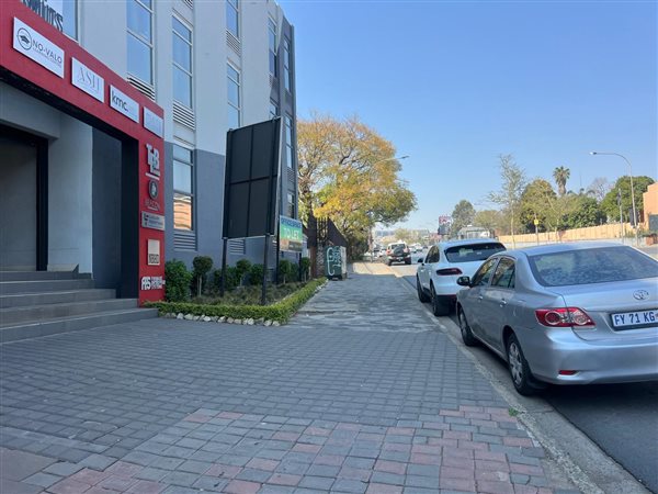 158  m² Retail Space