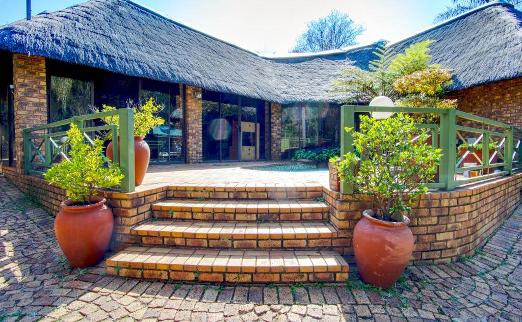 4 Bed House in Northcliff photo number 2