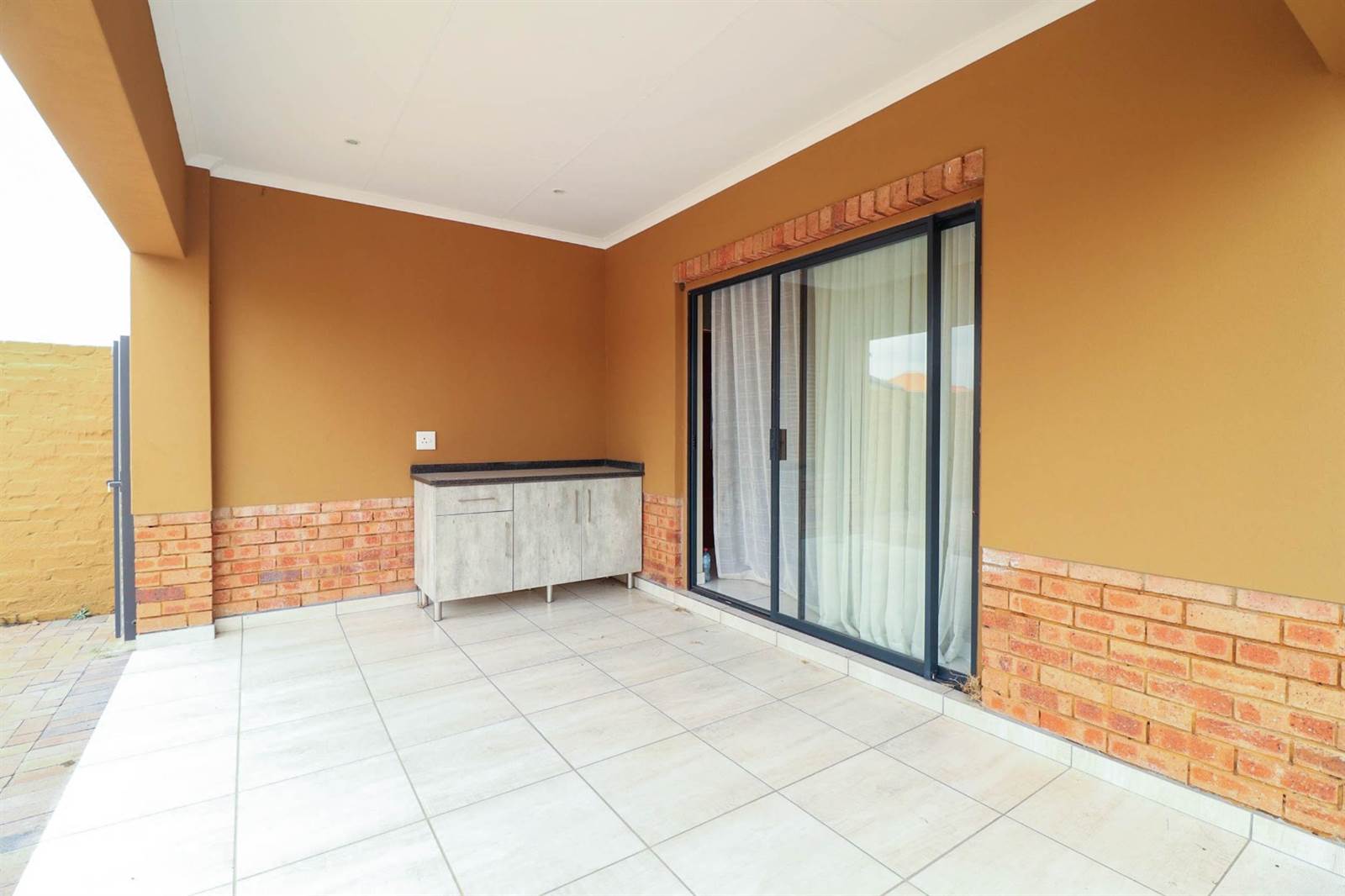 3 Bed House in Waterkloof East photo number 17
