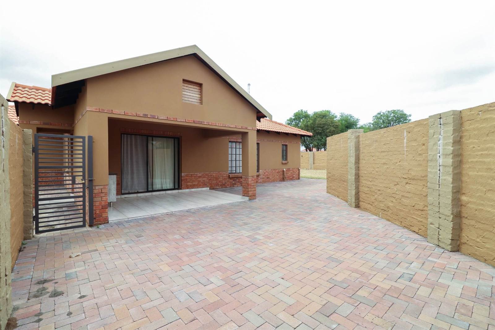 3 Bed House in Waterkloof East photo number 18